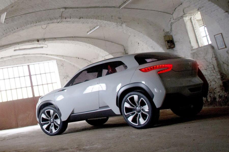  Hyundai Intrado Concept 2014 года  (фото 2 из 9)